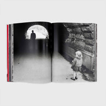 Load image into Gallery viewer, Elliot Erwit: Personal Best
